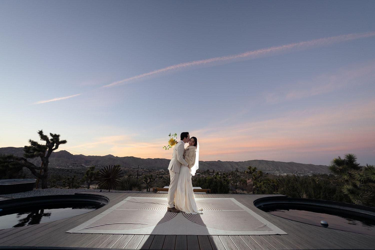 carousel-hero-element image-0